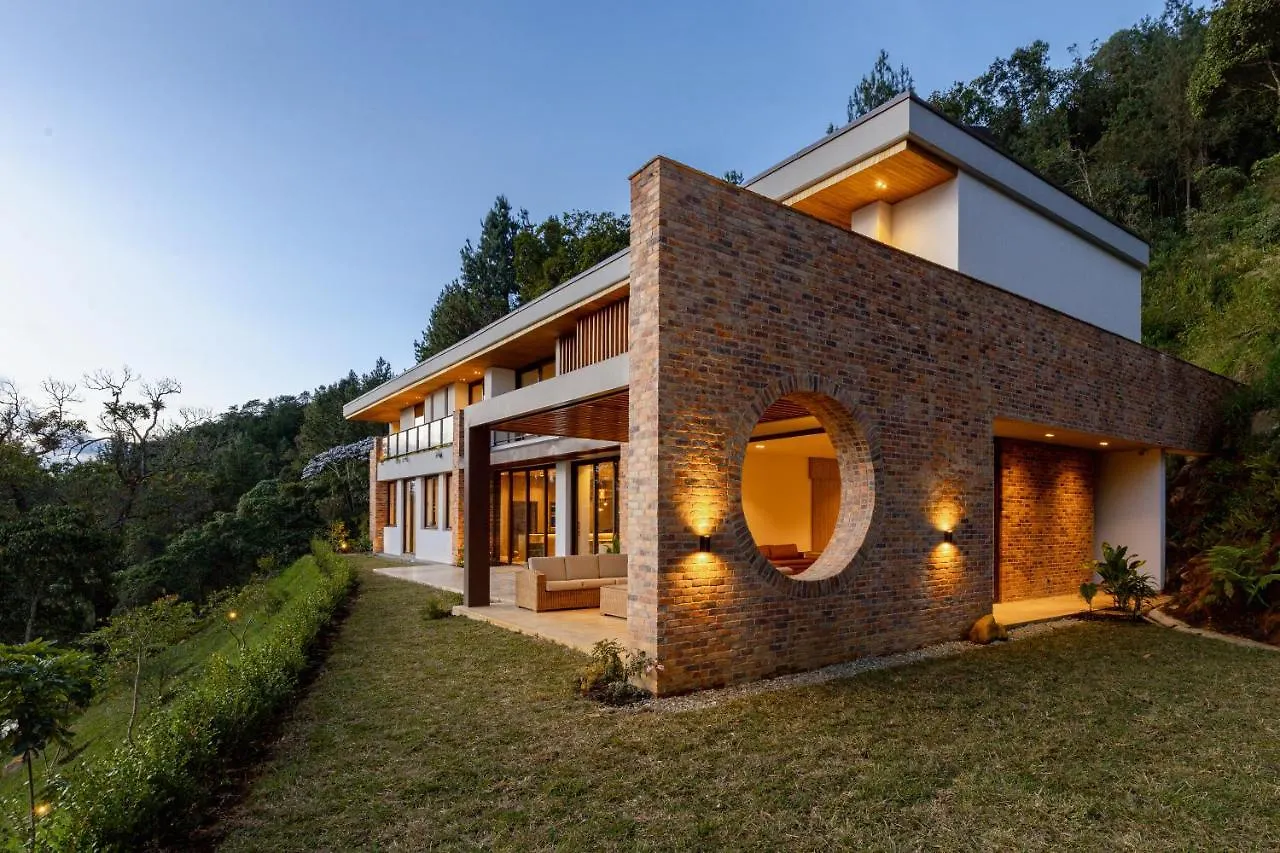 Hilltop Enchanting Villa With Stunning Views & Jacuzzi Medellin 0*,