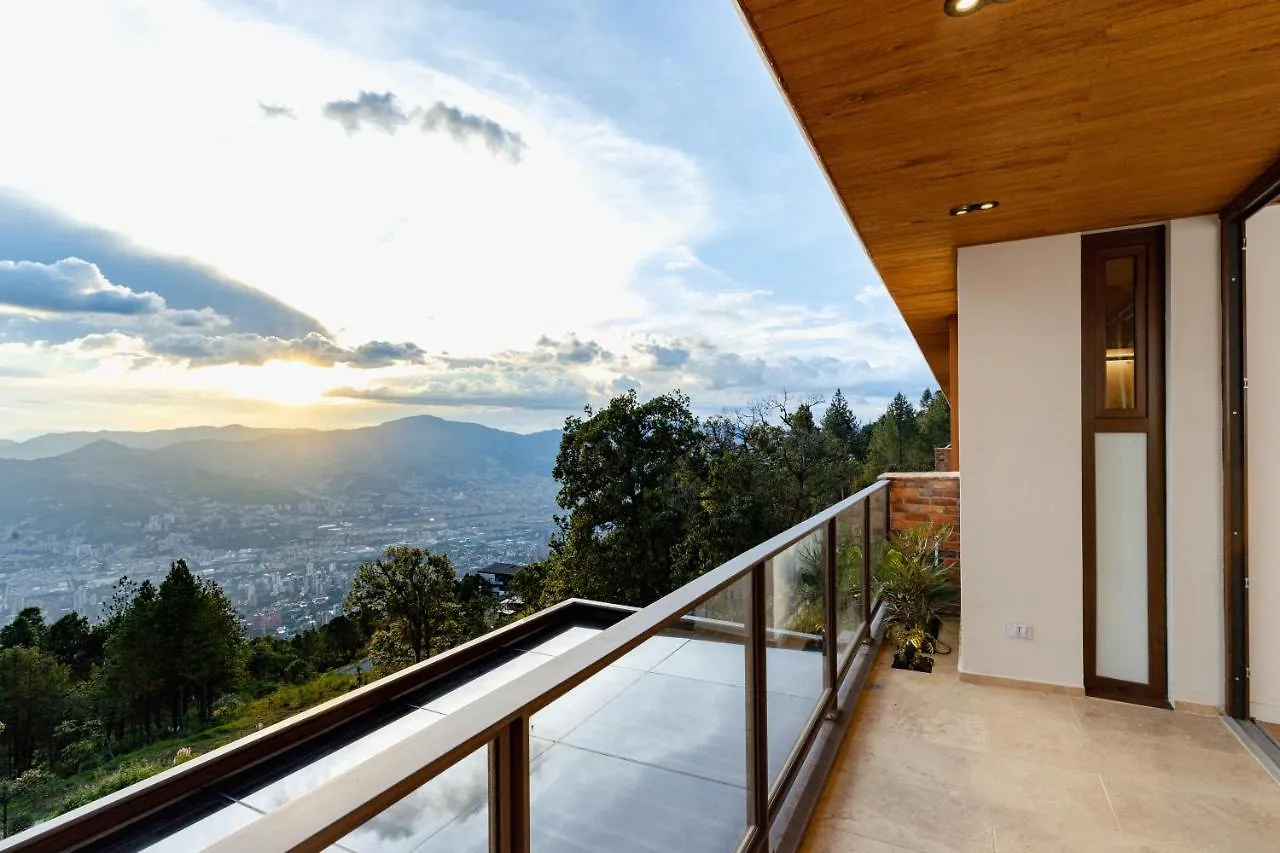 Hilltop Enchanting Villa With Stunning Views & Jacuzzi Medellin