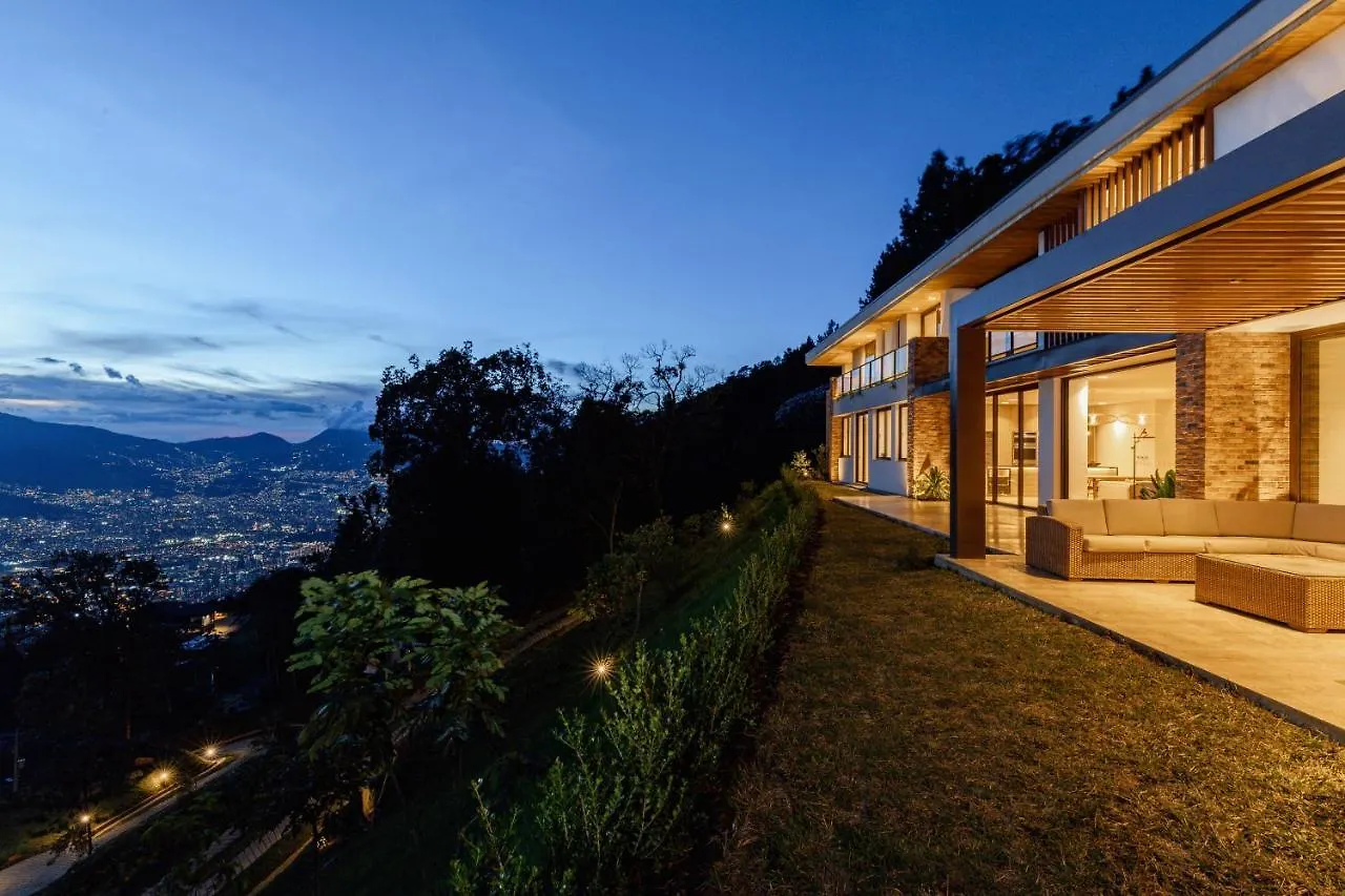Hilltop Enchanting Villa With Stunning Views & Jacuzzi Medellin