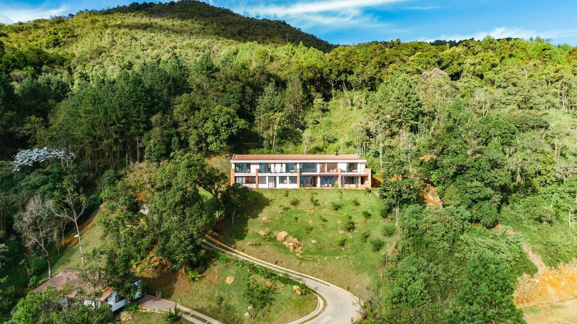 Hilltop Enchanting Villa With Stunning Views & Jacuzzi Medellin Colombia