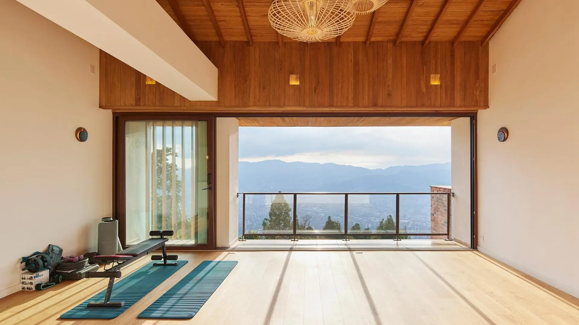 Hilltop Enchanting Villa With Stunning Views & Jacuzzi Medellin