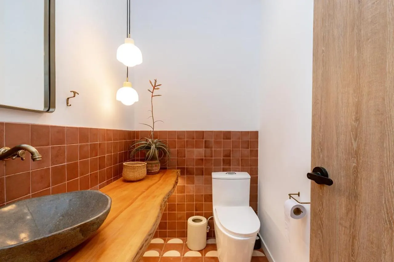 Hilltop Enchanting Villa With Stunning Views & Jacuzzi 麦德林